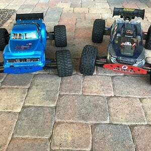 My two favorite bashers the ARRMA #Notorious & the #KRATON 💪💪
