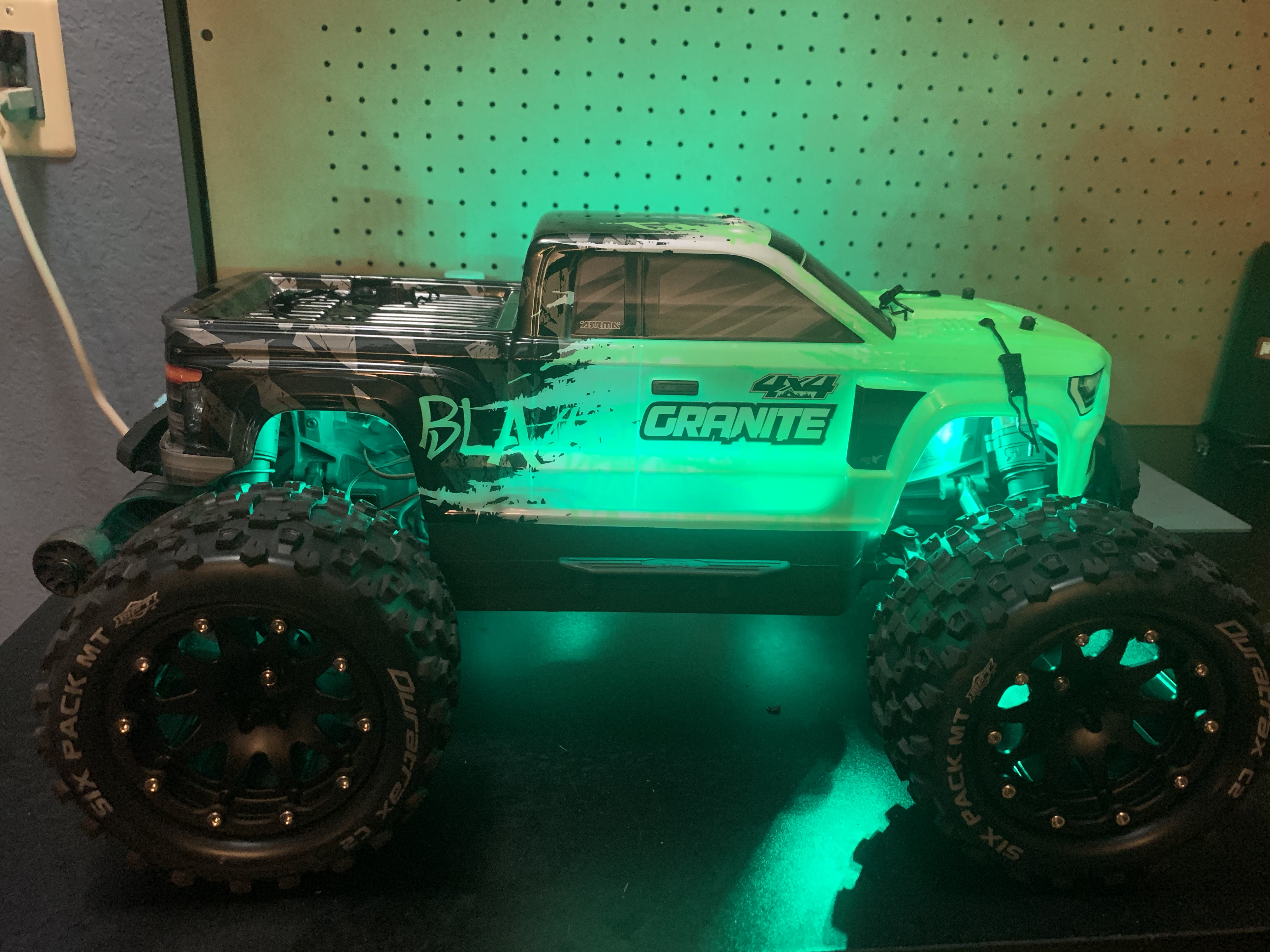 Arrma Granite With Duratarx Six Pack MT Belted